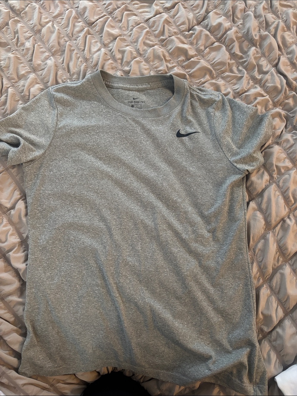 Nike women’s Heather Gray Short-Sleeve Athletic Tee